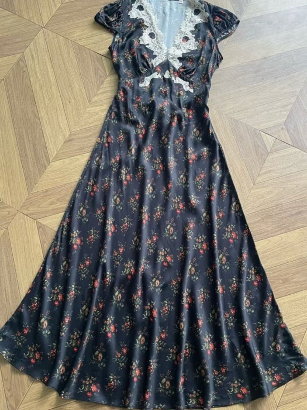Doen Coraline Lace Detail Floral Satin Maxi Dress, XS - Picture 3 of 10